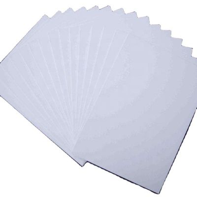Résistant à l'humidité 100% papier de copie en pâte de bois A4 Jumbo Roll pour imprimer du papier industriel