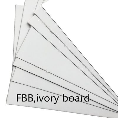 Papier d'emballage cadeau 250g300g revêtu d'un côté C1s/Fbb pour la fabrication de cartes postales