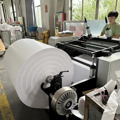 Rouleaux de papier thermique non revêtus pour l'impression rapide et durable des reçus dans les supermarchés