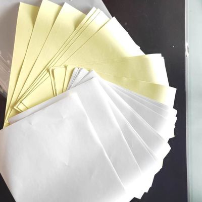 Papier adhésif à fusion chaude pour l'étiquetage et la marque des produits