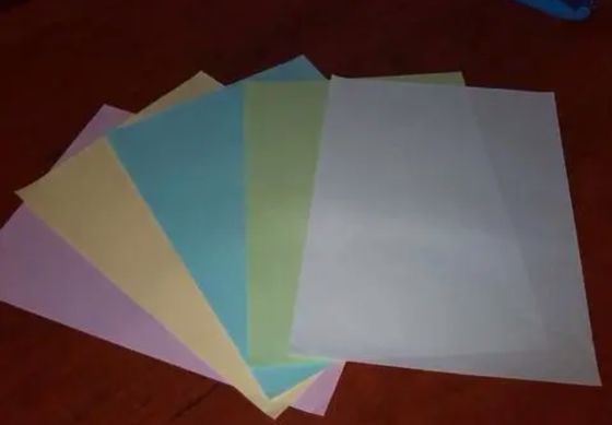 Commande personnalisée Accepté papier sans carbone de qualité supérieure avec pâte de bois