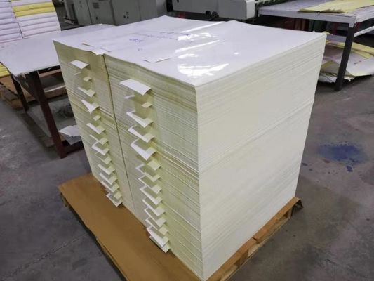 Papier autoadhésif adhésif en caoutchouc pour les propriétés antistatiques des étiquettes