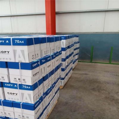 Le papier A4 le plus vendu 75 80 GSM Jumbo Roll avec 45% de brillance de surface et 88% de brillance d'impression