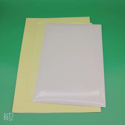 Taille personnalisée rouleau de papier auto-adhésif brillant avec technologie anti-arrimage