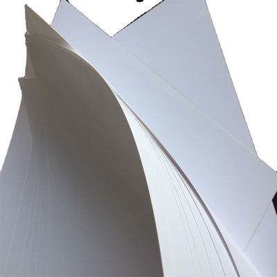 Matériau de revêtement en kaolinite C2S Carte d'art pour la publicité des supermarchés Efficace