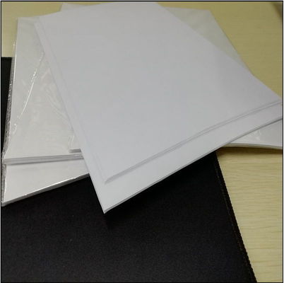 Exemplaire gratuit de papier offset blanc sans bois pour les commandes sur mesure