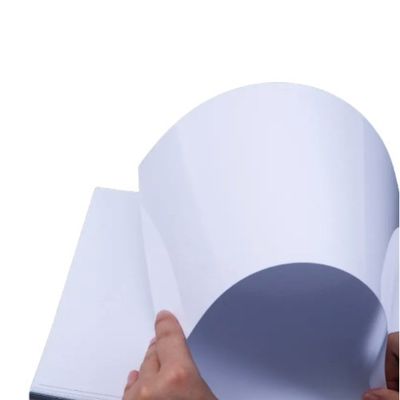 Papier en rouleau de carton en forme de matte en PE revêtu de C2S pour l'impression et l'emballage