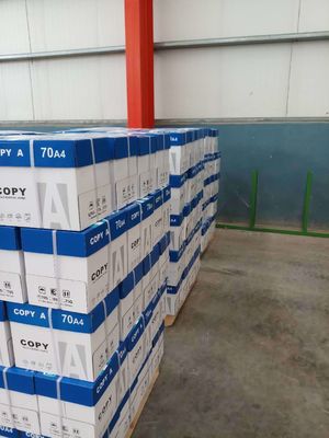 Papier de copie blanc A4 75gm 80gm Fabriqué à partir de pâte de bois vierge à 100% pour l'écriture et la copie
