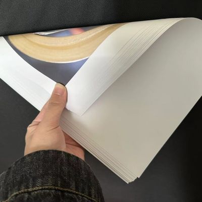 Papier d'art recouvert de pâte vierge 80 gm 90 gm 100 gm 150 gm 170 gm 300 gm pour l'impression finale