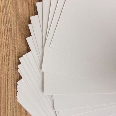 Grade A 250-350gm C2S/ GC2/ High Bulk Art Card pour l'impression et l'emballage