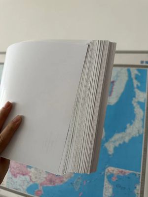 Surface d'estampage à chaud finition papier revêtu brillant 90gsm-300gsm pour le papier d'art à haute brillance