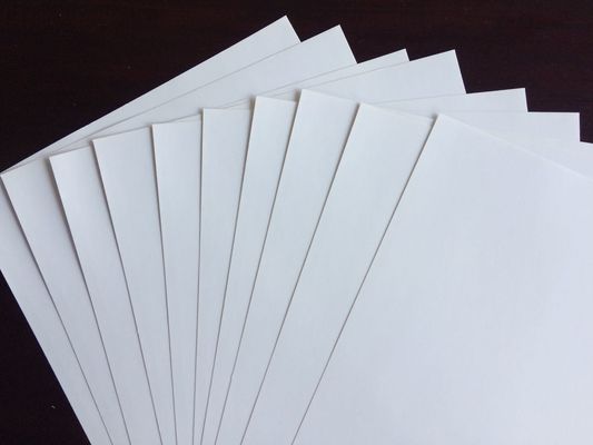 Délai de paiement anticipé de 30%TT pour le carton d'ivoire blanc à dos/FBB utilisé pour l'emballage et l'impression