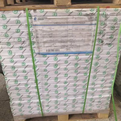 Papier d'impression blanc sans revêtement de 100 gm, parfait pour l'impression professionnelle