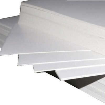 Pâte de bois GC1 GC2 papier en carton d'ivoire en vrac 190g-400g FBB pour la production de boîtes en papier