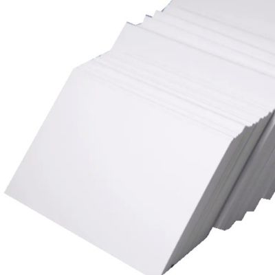 Pâte de bois GC1 GC2 papier en carton d'ivoire en vrac 190g-400g FBB pour la production de boîtes en papier