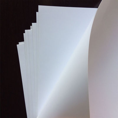 C2S 90 gm 300 gm Papier d'art recouvert à double face en rouleau jumbo brillant et en treillis pour l'impression