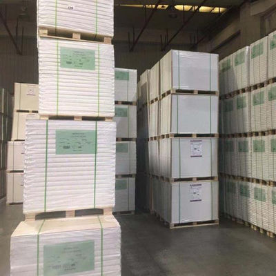 Pour les produits cosmétiques, enveloppe blanche recouverte d'un côté et pliée Ningbo FBB/Ivory Board/C1S