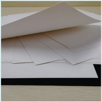Produits numériques Emballage C1s Carton papier supérieur à 190G Compatible avec l'impression offset