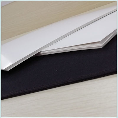 Produits numériques Emballage C1s Carton papier supérieur à 190G Compatible avec l'impression offset